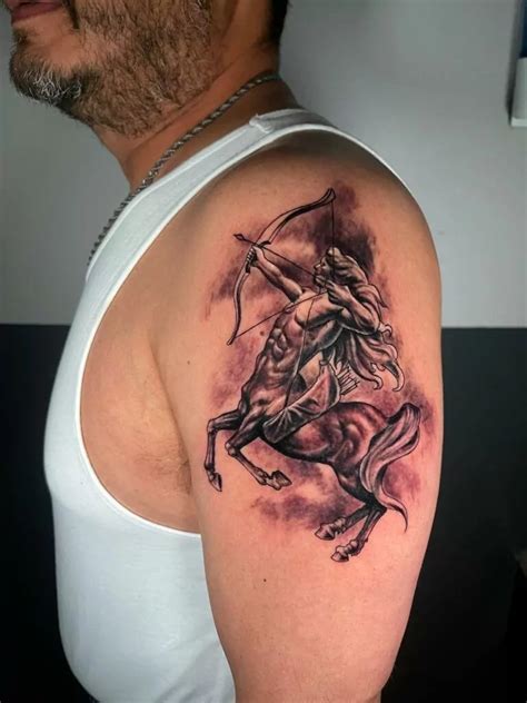 tatuajes en hombro|101 Mejores Tatuajes en el Hombro para Hombres 2024